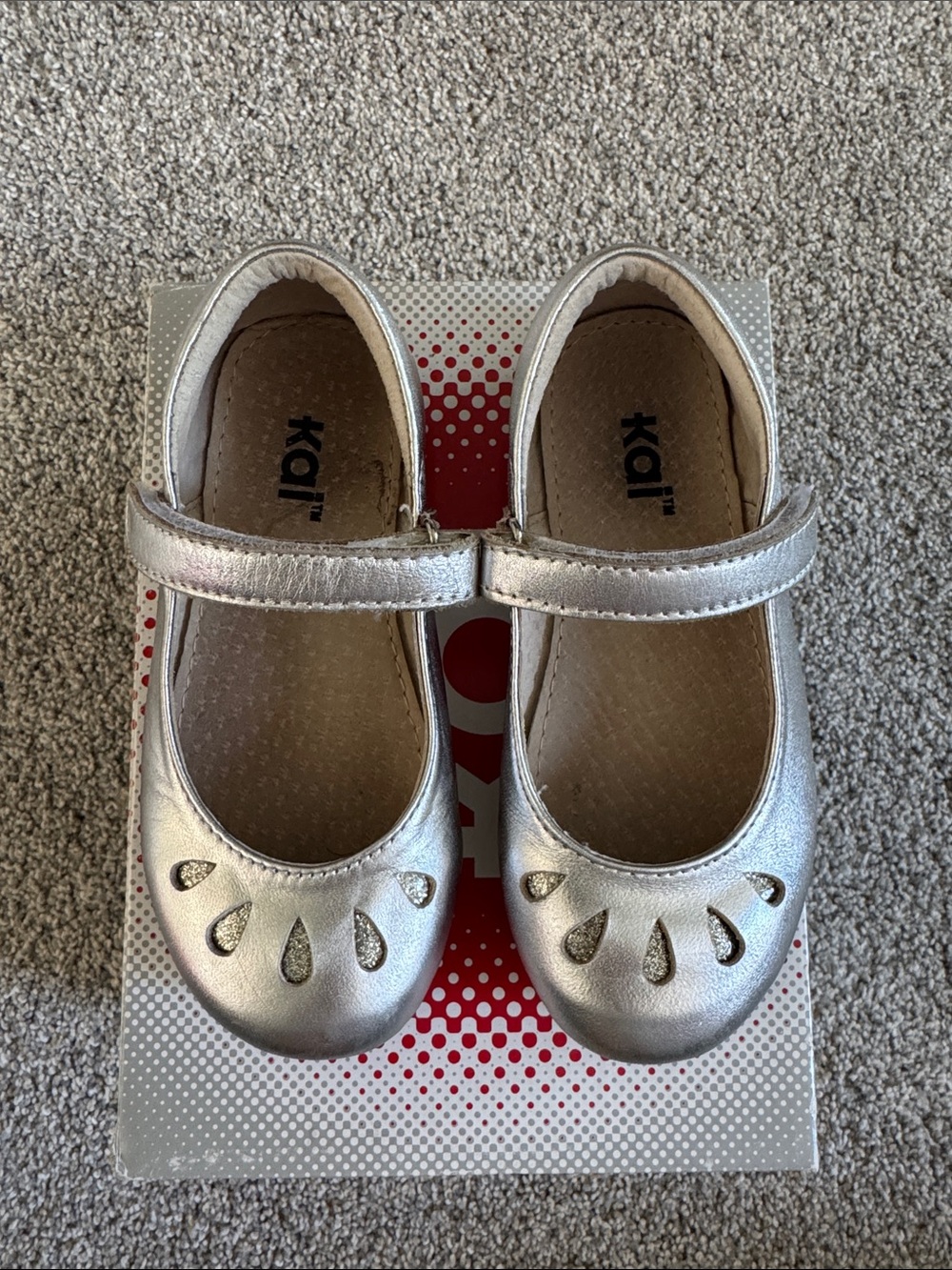 See Kai Run Elyana Silver Mary Jane Shoes Size 9